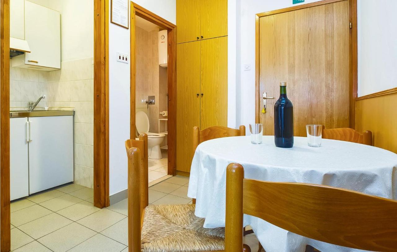 Cozy Apartment In Lokva Rogoznica With Wifi Екстериор снимка