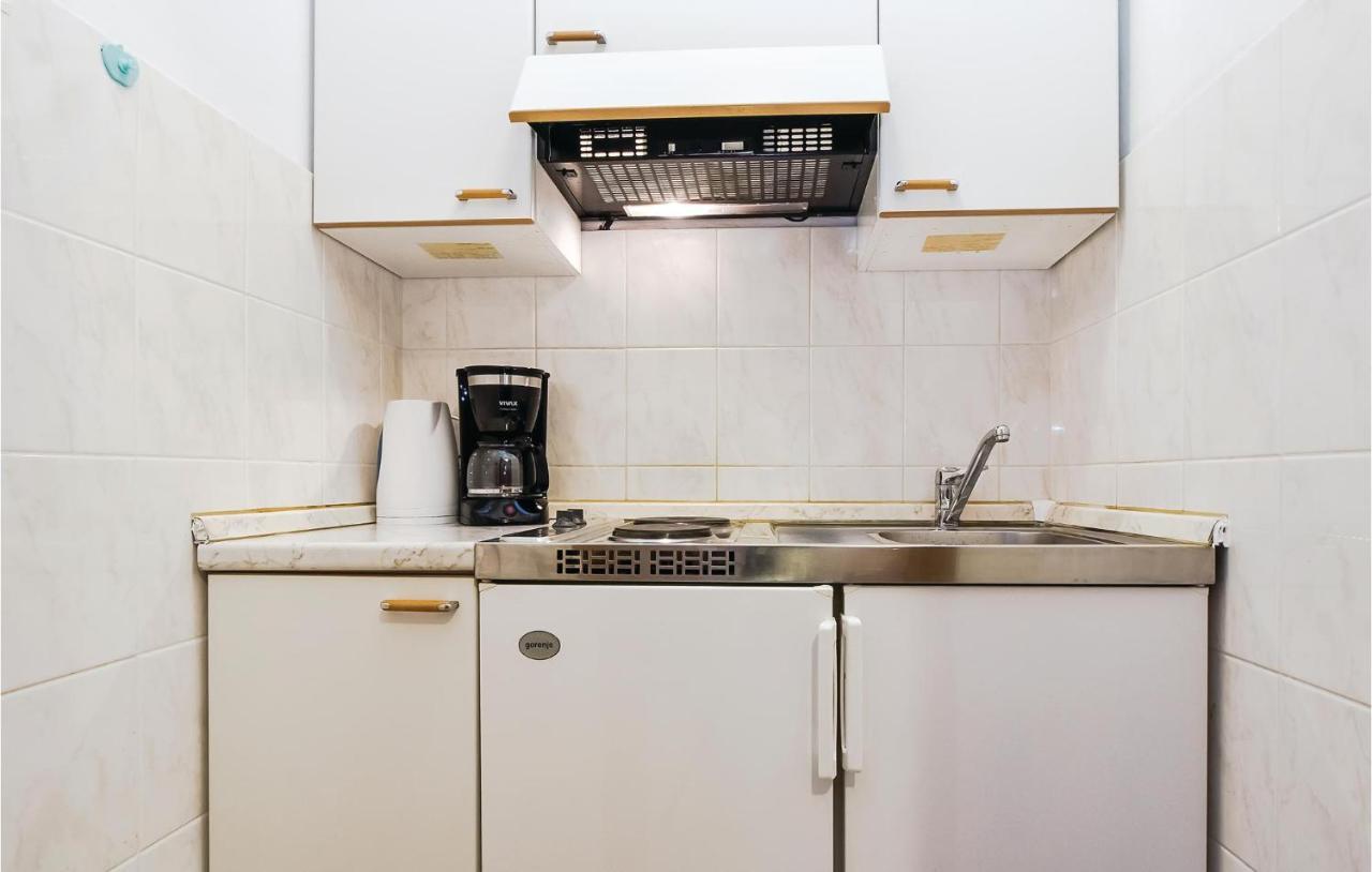 Cozy Apartment In Lokva Rogoznica With Wifi Екстериор снимка