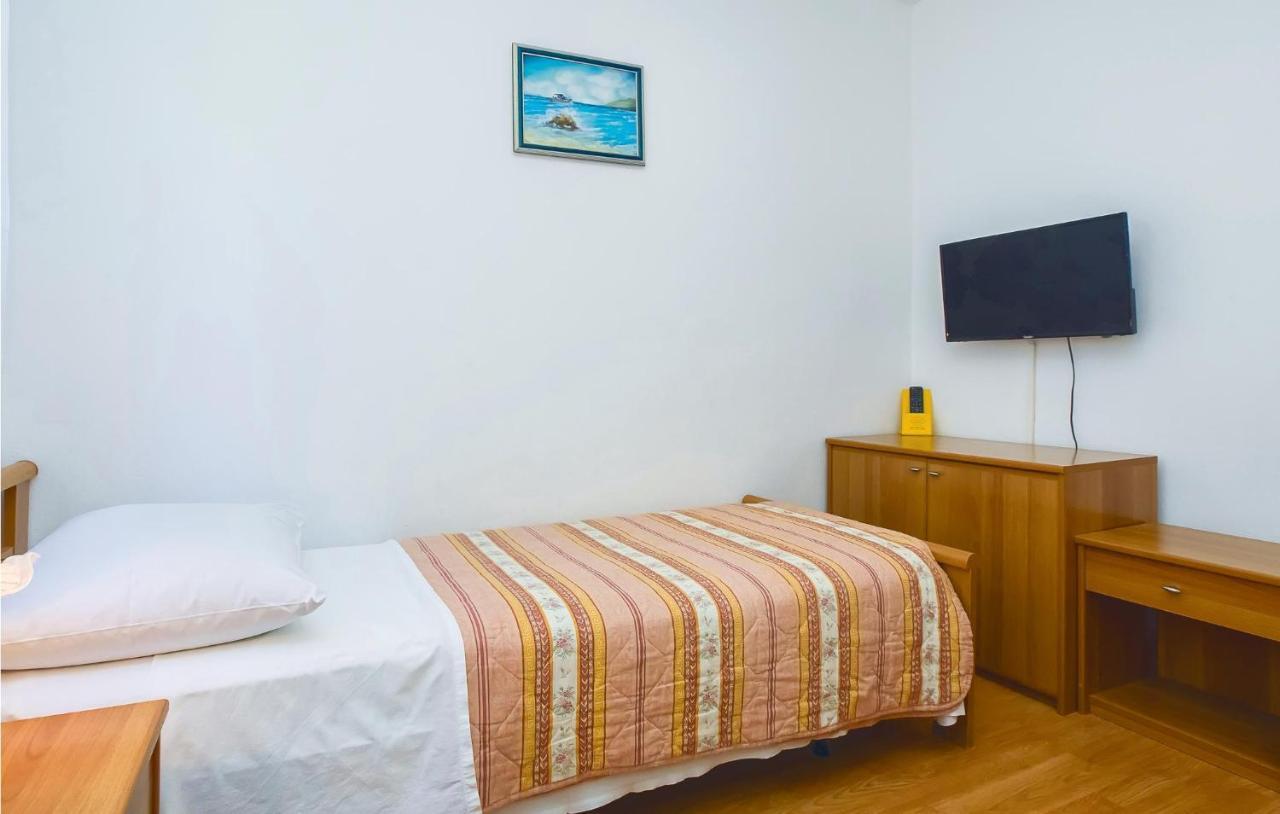 Cozy Apartment In Lokva Rogoznica With Wifi Екстериор снимка