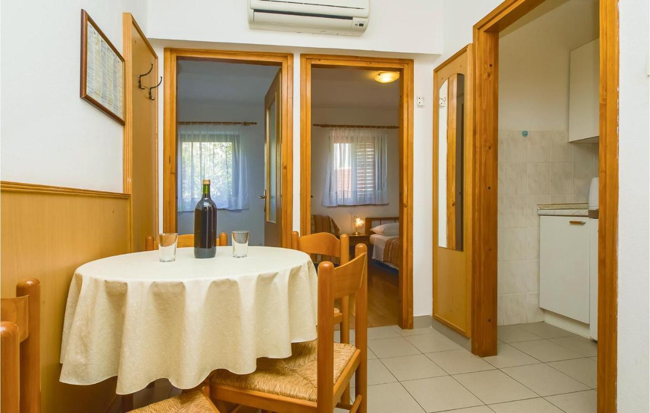 Cozy Apartment In Lokva Rogoznica With Wifi Екстериор снимка