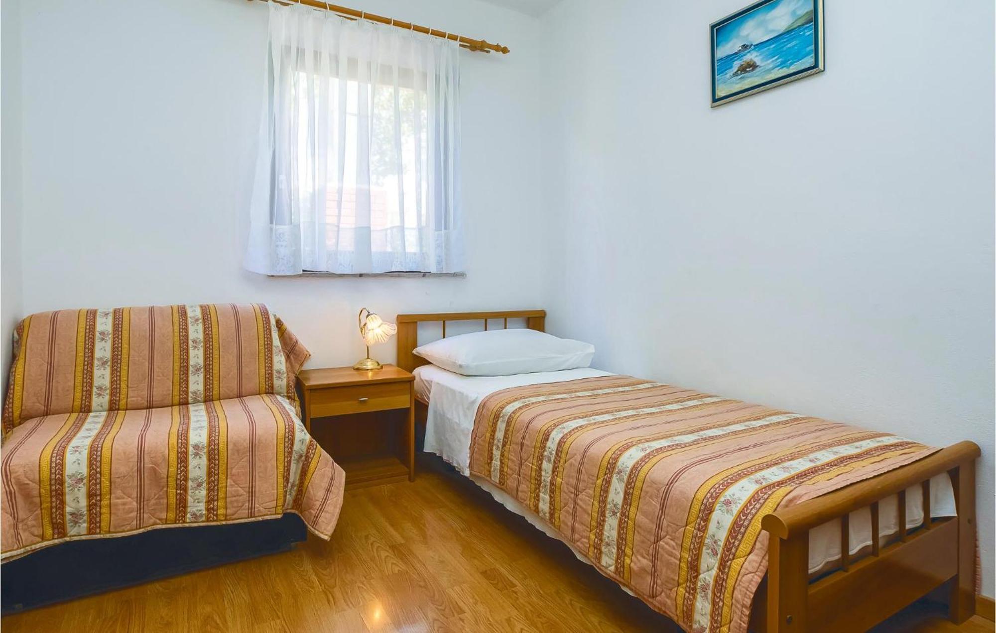 Cozy Apartment In Lokva Rogoznica With Wifi Екстериор снимка